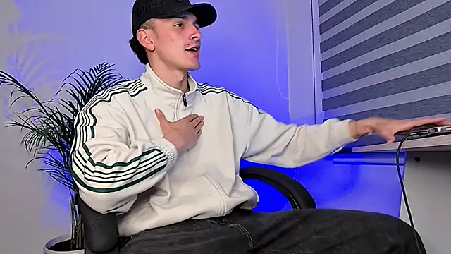 Snapshot of bastia_noooo chatting on 09/20/25, 03:22 bastia noooo online show from 09/20/25, 03:22