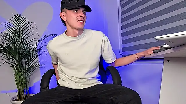 Snapshot of bastia_noooo chatting on 09/18/25, 05:10 bastia noooo online show from 09/18/25, 05:10