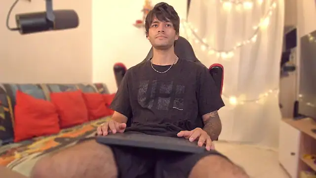 justin stark7 online show from 12/15/25, 08:58