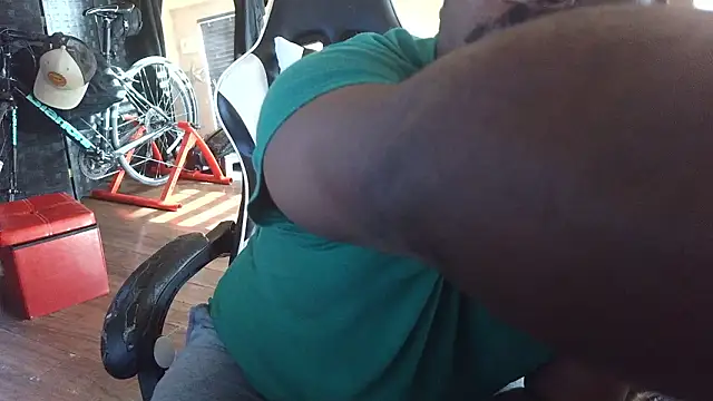 Snapshot of bigshh8 chatting on 02/01/26, 05:22 bigshh8 online show from 02/01/26, 05:22