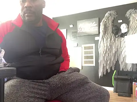 Snapshot of bigshh8 chatting on 02/13/26, 05:35 bigshh8 online show from 02/13/26, 05:35