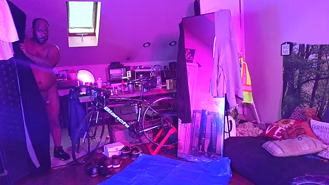 Snapshot of bigshh8 chatting on 03/12/26, 02:06 bigshh8 online show from 03/12/26, 02:06