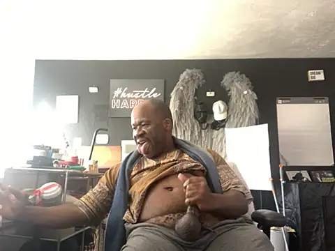 Snapshot of bigshh8 chatting on 02/06/26, 06:37 bigshh8 online show from 02/06/26, 06:37