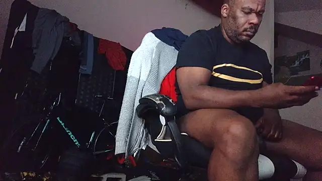 Snapshot of bigshh8 chatting on 02/13/26, 01:38 bigshh8 online show from 02/13/26, 01:38