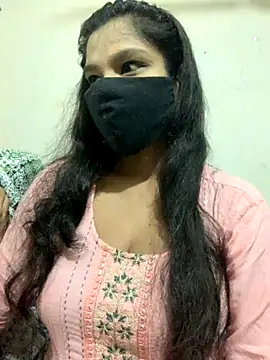 Snapshot of hottiess69 chatting on 10/25/25, 07:58 hottiess69 online show from 10/25/25, 07:58