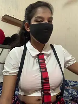 Snapshot of hottiess69 chatting on 09/19/25, 05:33 hottiess69 online show from 09/19/25, 05:33