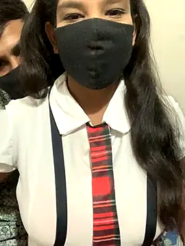 Snapshot of hottiess69 chatting on 10/23/25, 04:38 hottiess69 online show from 10/23/25, 04:38