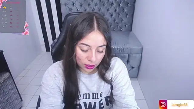 Snapshot of Georgina_1t chatting on 02/18/25, 11:33 Georgina 1t online show from 02/18/25, 11:33