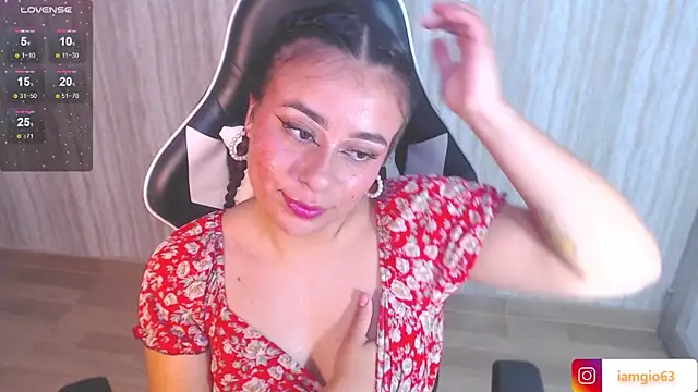 Snapshot of Georgina_1t chatting on 03/13/25, 03:28 Georgina 1t online show from 03/13/25, 03:28