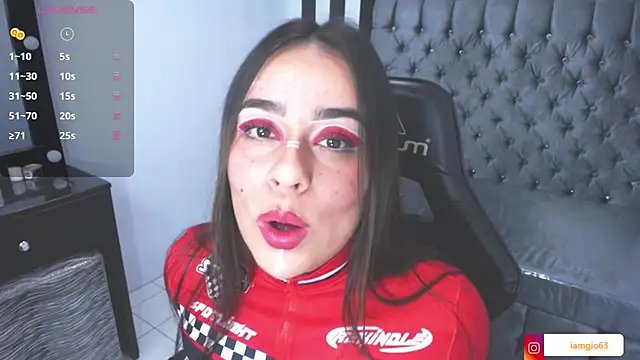 Snapshot of Georgina_1t chatting on 02/14/25, 12:25 Georgina 1t online show from 02/14/25, 12:25