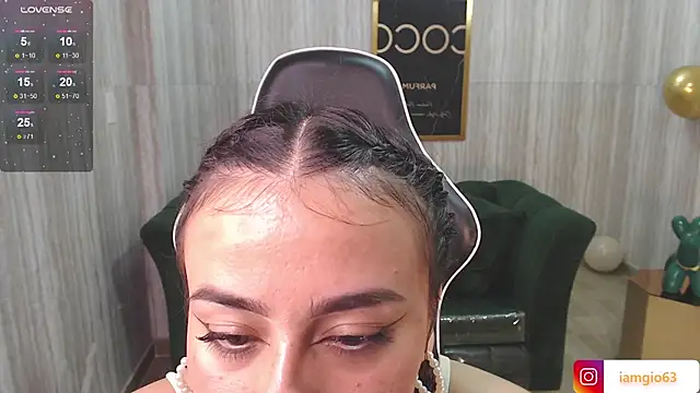 Snapshot of Georgina_1t chatting on 02/25/25, 11:43 Georgina 1t online show from 02/25/25, 11:43