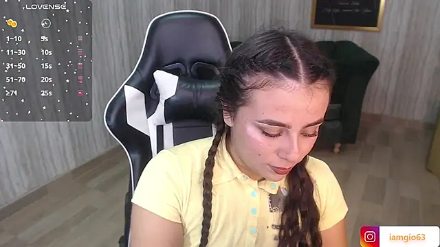 Snapshot of Georgina_1t chatting on 03/17/25, 11:31 Georgina 1t online show from 03/17/25, 11:31
