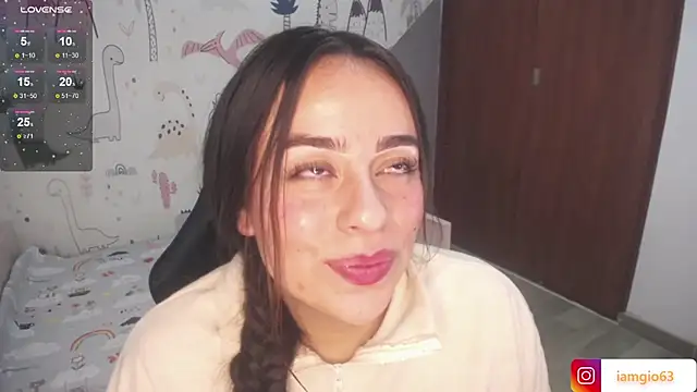 Snapshot of Georgina_1t chatting on 02/19/25, 02:33 Georgina 1t online show from 02/19/25, 02:33