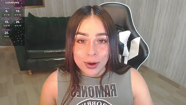 Snapshot of Georgina_1t chatting on 03/20/25, 12:32 Georgina 1t online show from 03/20/25, 12:32