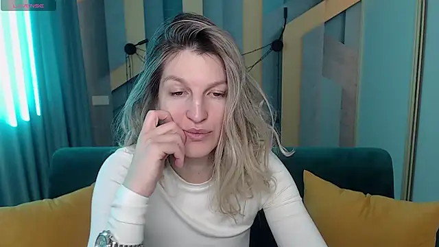 EmilyWalkeri online show from 03/03/26, 08:10