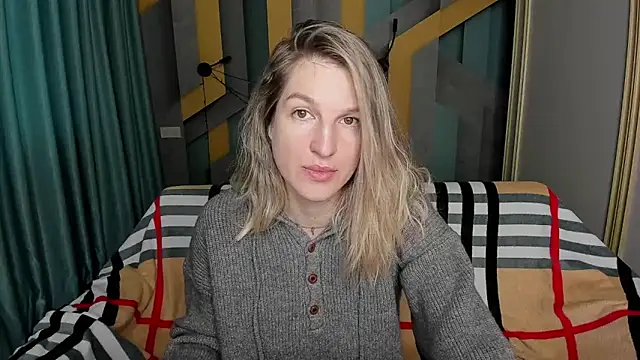 EmilyWalkeri online show from 12/18/25, 07:35