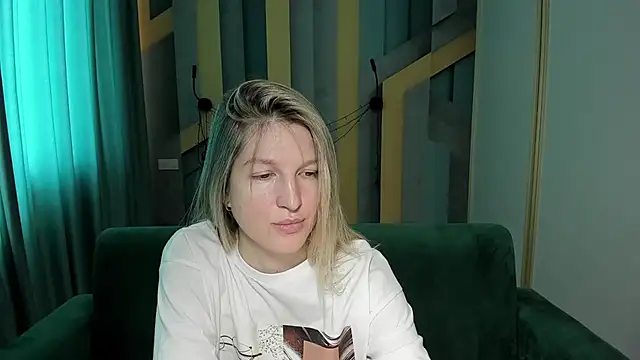EmilyWalkeri online show from 06/05/26, 06:52