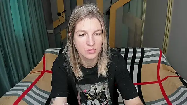 EmilyWalkeri online show from 12/04/25, 07:07