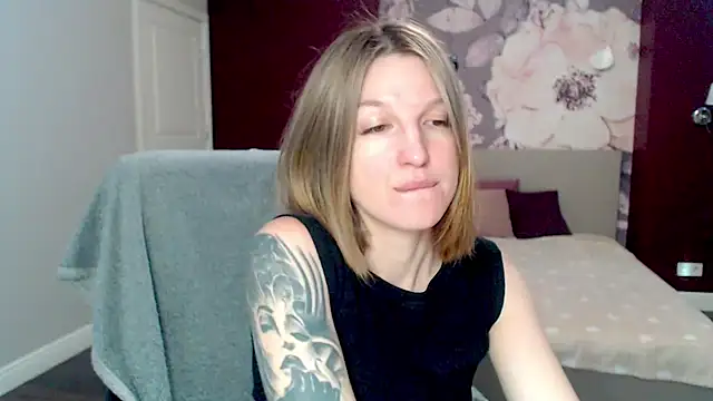Snapshot of EmilyWalkeri chatting on 01/15/25, 07:48 EmilyWalkeri online show from 01/15/25, 07:48