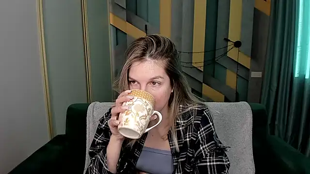 EmilyWalkeri online show from 01/14/26, 07:45