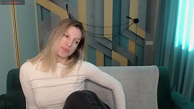 EmilyWalkeri online show from 02/09/26, 08:01