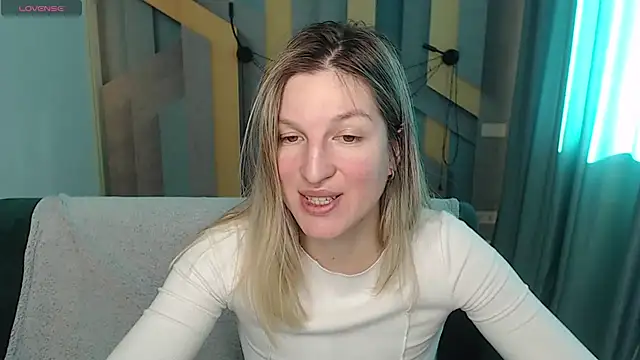 EmilyWalkeri online show from 02/19/26, 08:33