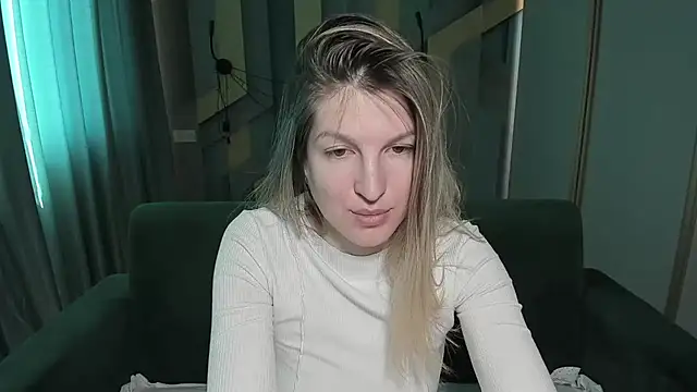 EmilyWalkeri online show from 04/22/26, 06:53