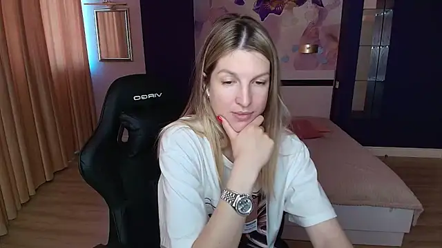 EmilyWalkeri online show from 06/12/26, 07:06