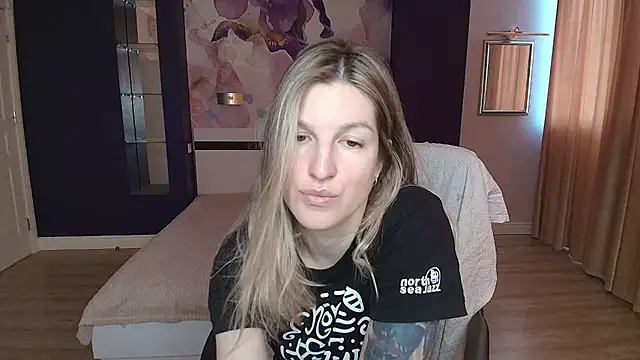 EmilyWalkeri online show from 05/14/26, 06:32