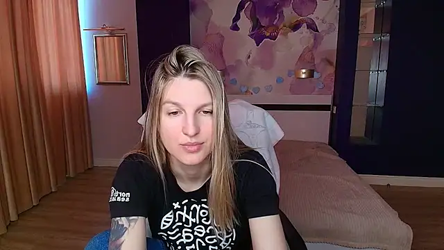 EmilyWalkeri online show from 05/25/26, 06:56