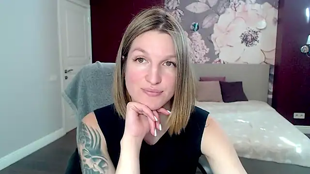 Snapshot of EmilyWalkeri chatting on 01/15/25, 10:49 EmilyWalkeri online show from 01/15/25, 10:49