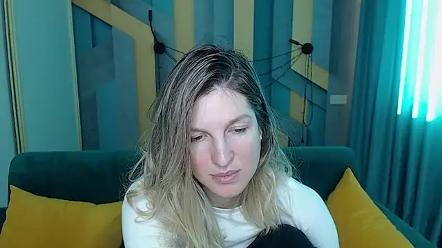 EmilyWalkeri online show from 03/04/26, 08:22