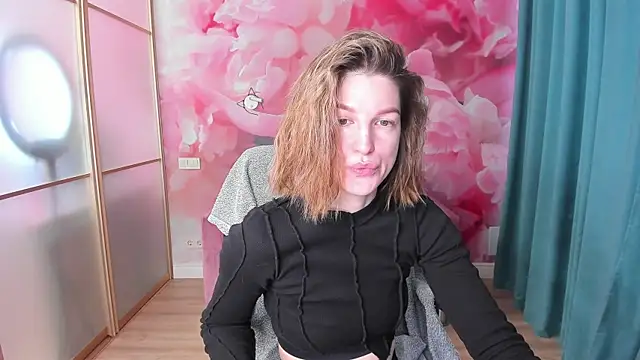 Snapshot of EmilyWalkeri chatting on 01/27/25, 08:07 EmilyWalkeri online show from 01/27/25, 08:07