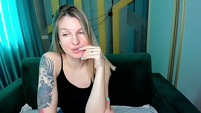 EmilyWalkeri online show from 03/16/26, 08:07
