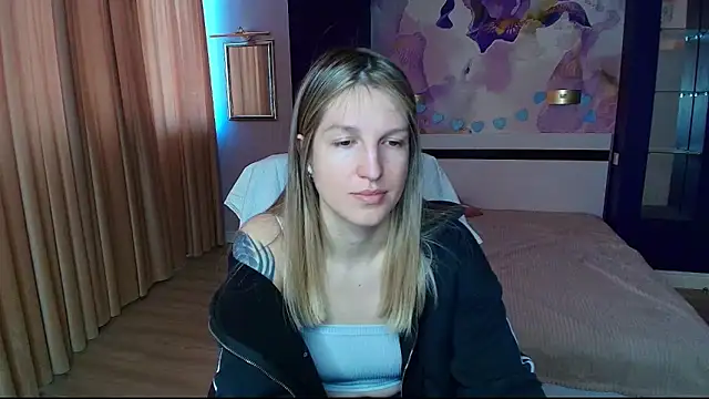 EmilyWalkeri online show from 05/11/26, 06:15