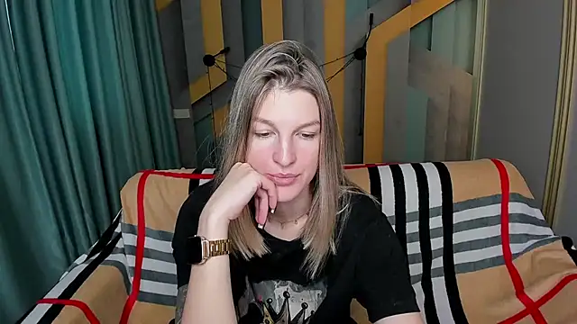 EmilyWalkeri online show from 12/05/25, 07:51