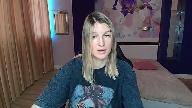 EmilyWalkeri online show from 07/12/26, 08:37