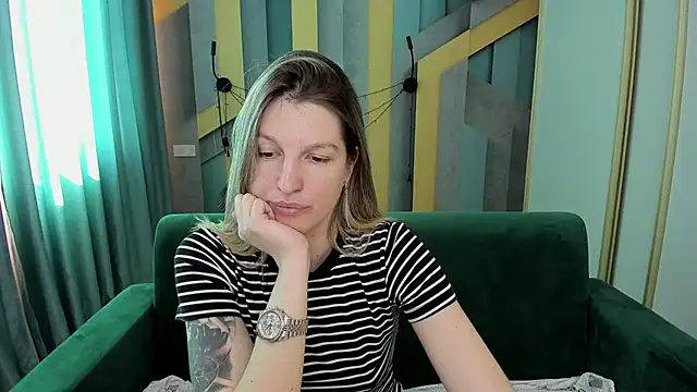 EmilyWalkeri online show from 03/26/26, 07:39