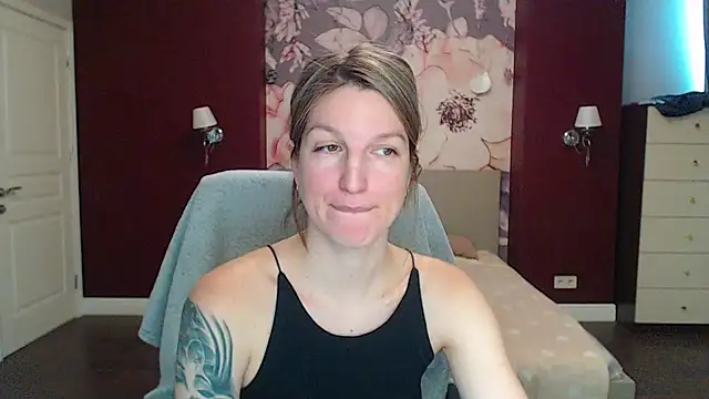 Snapshot of EmilyWalkeri chatting on 01/22/25, 10:50 EmilyWalkeri online show from 01/22/25, 10:50