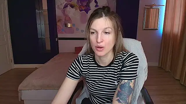 EmilyWalkeri online show from 03/19/26, 08:14