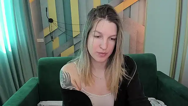 EmilyWalkeri online show from 03/24/26, 07:41