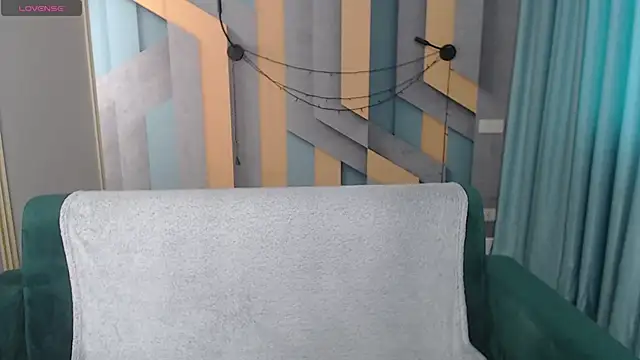 EmilyWalkeri online show from 02/11/26, 08:03