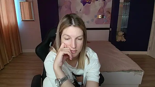 EmilyWalkeri online show from 07/08/26, 07:42