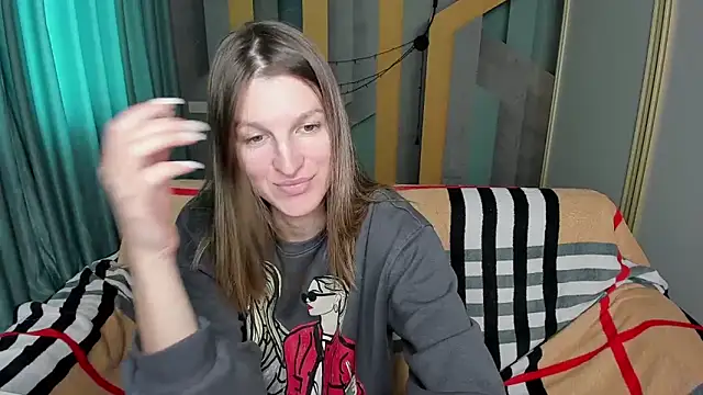 EmilyWalkeri online show from 11/18/25, 08:17