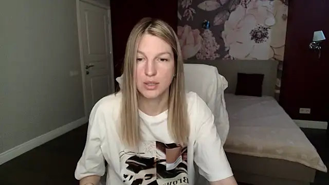 EmilyWalkeri online show from 05/06/26, 07:01