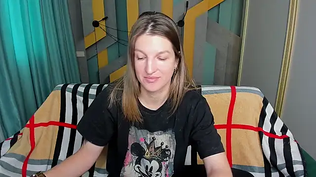 EmilyWalkeri online show from 11/17/25, 08:07