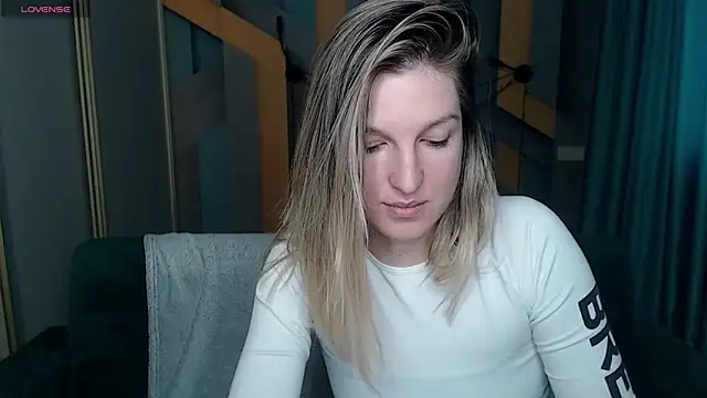 EmilyWalkeri online show from 02/06/26, 08:32