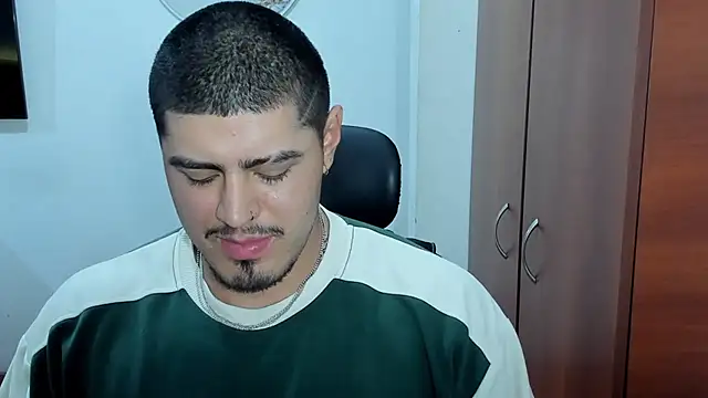 Snapshot of Baltazar_Dupont chatting on 10/29/25, 02:54 Baltazar Dupont online show from 10/29/25, 02:54