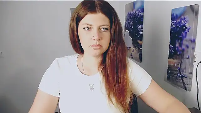 Snapshot of Lizzy_Love chatting on 06/18/26, 10:42 Lizzy Love online show from 06/18/26, 10:42