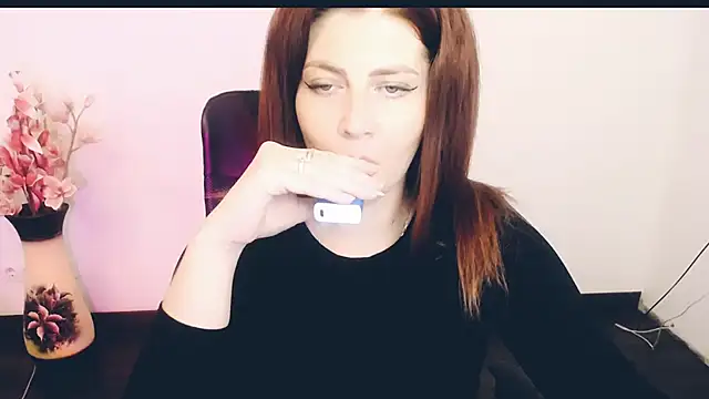 Snapshot of Lizzy_Love chatting on 09/10/25, 06:29 Lizzy Love online show from 09/10/25, 06:29